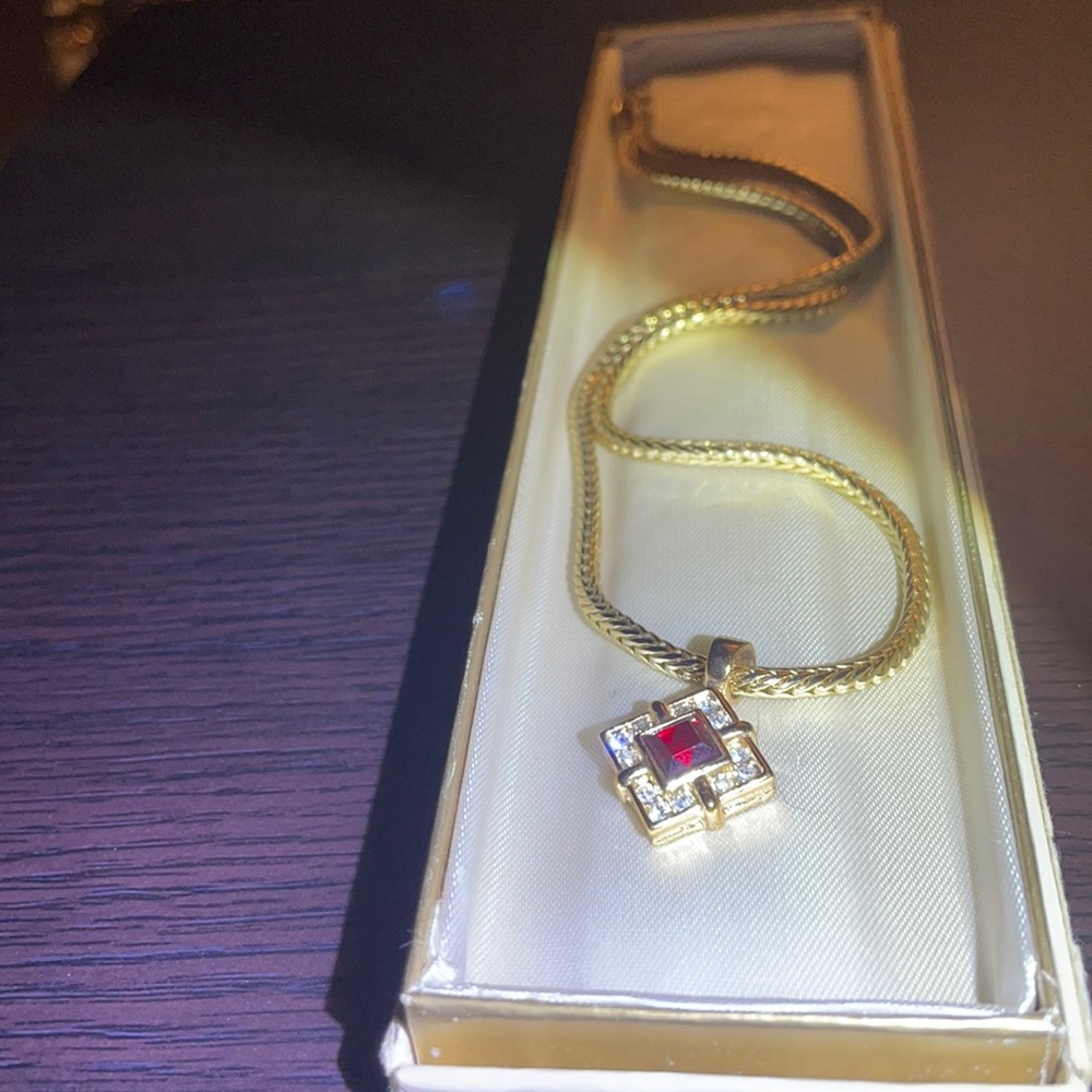 A beauty ruby and diamonds set in gold. Love U or Show your love